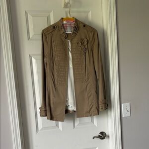 White House Black Market Tan Trench Coat Lightweight Versatile